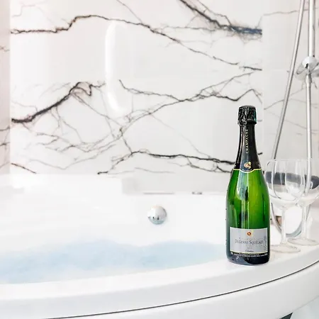 Renting - France - Luxury Palace Jacuzzi - Few Meters From Sea Apartment *