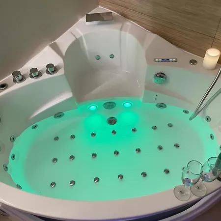 Apartment Renting - France - Luxury Palace Jacuzzi - Few Meters From Sea *